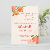 Zoete Perzik Baby Shower Uitnodiging – Speelse Per (Staand voorkant)