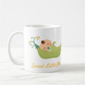 Zoete peul in een kinderschoenen koffiemok (Links)