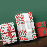 Zoete Rode Aardbeien & Witte Bloemen Patroon Inpakpapier Vel<br><div class="desc">Papieren vellen met aardbeienthema met drie bijpassende aardbeienpatronen: een vel met rode aardbeien,  bladeren en witte bloemen,  een vel met veel aardbeien en een rood vel met weinig aardbeienzaden. Perfect inpakpapier vellen voor aardbeien thema verjaardagen,  aardbeien thema baby showers,  en aardbei thema vrijgezellenfeesten.</div>