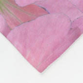 Zoete roze bloemen met aangepast monogram fleece deken (Hoek)