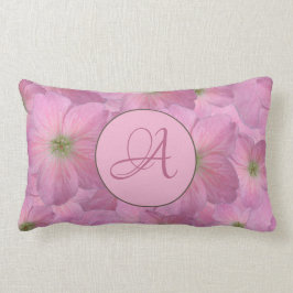 Zoete roze bloemen met aangepast monogram kussen