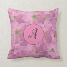 Zoete roze bloemen met aangepast monogram kussen