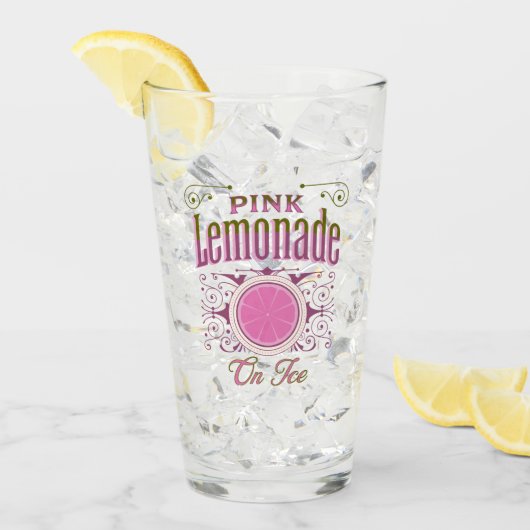 Zoete  roze limonade op ijs glas (Voorkant ijs)