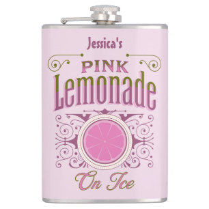 Zoete roze limonade op ijs heupfles