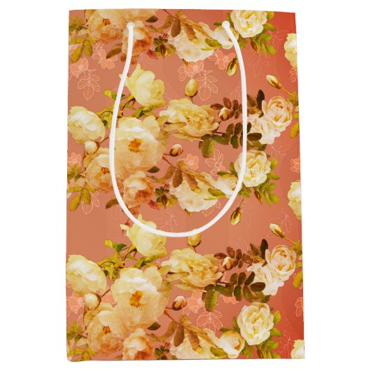 Zoete rozen op rood medium cadeauzakje (Voorkant)