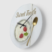 Zoete tandrijstpudding met frambozen dessert grote klok (Hoek)