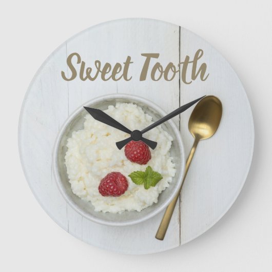 Zoete tandrijstpudding met frambozen dessert grote klok (Voorkant)