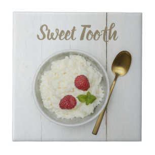Zoete tandrijstpudding met frambozen dessert tegeltje