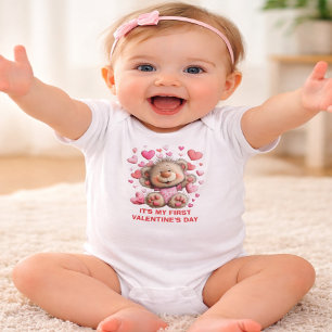Zoete teddybeer baby body voor eerste Valentijnsda Romper