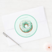 Zoete tijd pastel groene donut verjaardag ronde sticker (Envelop)