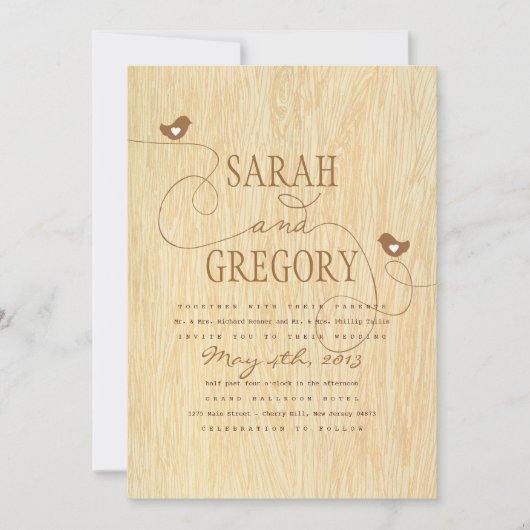 Zoete Tortelduifjes op Woodgrain Wedding Invitatio Kaart (Voorkant)