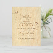Zoete Tortelduifjes op Woodgrain Wedding Invitatio Kaart (Staand voorkant)