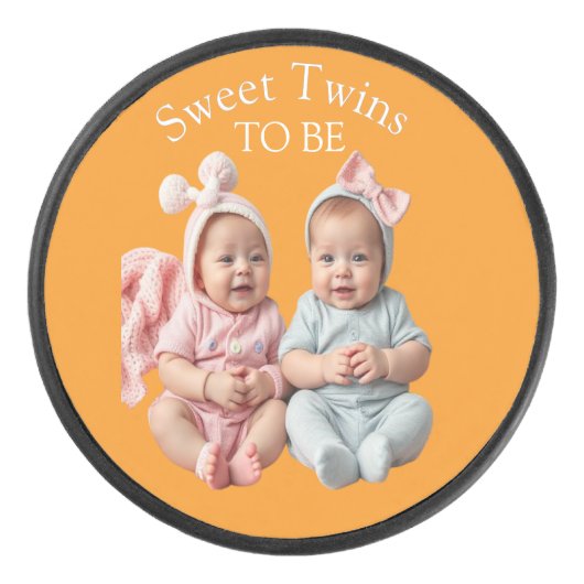 Zoete tweeling in gecoördineerde pastels hockey puck (Voorkant)