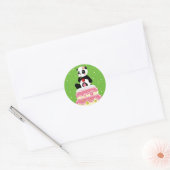 Zoete verjaardag / Leuke panda met taart en kers Ronde Sticker (Envelop)