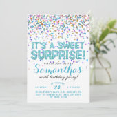 Zoete Verrassings Verjaardags Confetti Uitnodiging (Staand voorkant)
