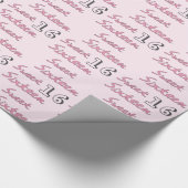 Zoete zestien in roze met nummer 16 op lichtroze cadeaupapier (Hoek)