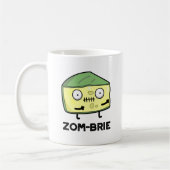 Zom-brie Funny Halloween Zombie Brie Cheese Pun Koffiemok (Links)