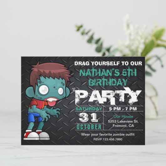 Zombie Boy Halloween Kostuum Verjaardag Uitnodigin Kaart (Staand voorkant)