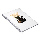 Zombie Cat – Trick or treat Meow Halloween Design Notitieboek (Rechterzijde)