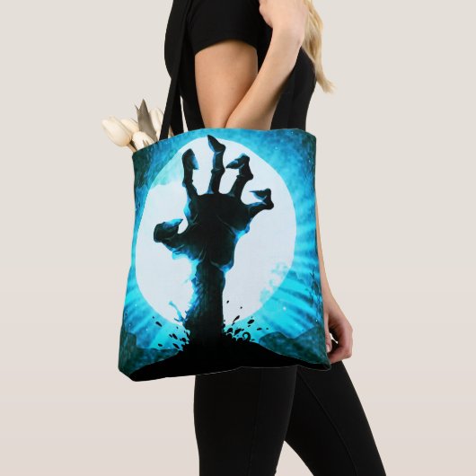 Zombie Hand in Moonlight Tote Bag (Dichtbij)