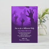 Zombie Hands Paarse Castle Halloween Party Kaart (Staand voorkant)