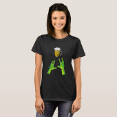 Zombie Hands Reaching for Beer Halloween Costume T-shirt (Voorkant volledig)