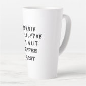 Zombie maar koffie eerste witte Halloween Latte Mok (Rechterhoek)