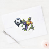 Zombie Scary Halloween Soccer Player aanpassen Ronde Sticker (Envelop)