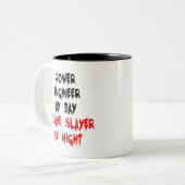 Zombie Slayer Power Engineer Tweekleurige Koffiemok (Voorkant links)