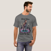 Zombie Summoning Ritual Sleepoken Horror with Racc T-shirt (Voorkant volledig)