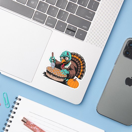 Zombie Turkije wil pompoentaart Sticker (Laptop met iPhone)