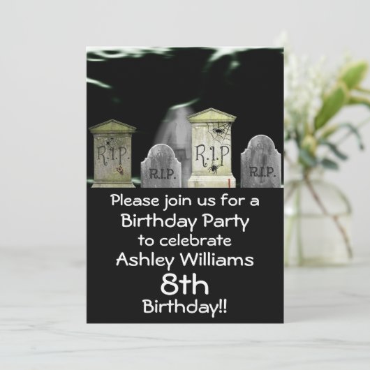 Zombie verjaardagsfeestje uitnodiging (Staand voorkant)