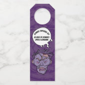 Zombies Funny Halloween Booze Survival Kit Paarse Flessenhanger (Voorkant)