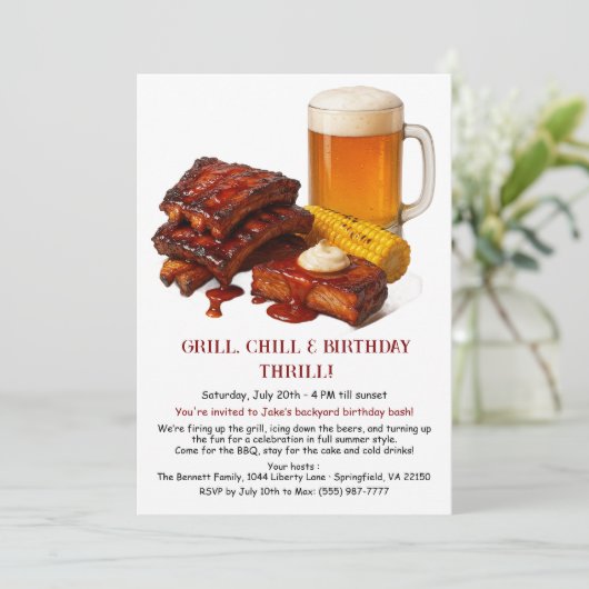 Zomer BBQ Verjaardag Uitnodiging met Bier Achtertu (Staand voorkant)