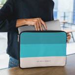 Zomer Blauw Strand Vibe Horizontale Streep Laptop Sleeve<br><div class="desc">De zomer blauwe strand vibe horizontale streep laptop sleeve perfect voor frisse en oceaan kleur palet liefhebbers persoon. Geef uw laptophoes een strandgevoel.</div>