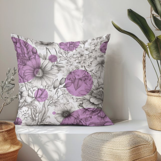 Zomer Bloemen decoratief Lila Paarse Retro Peony Kussen (Modern floral throw pillow with black and white sketch flowers and lilac purple retro circles.)