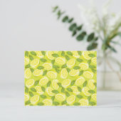 Zomer Gele Citroen Plakjes en bladeren op geel Briefkaart (Staand voorkant)