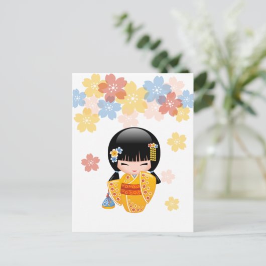 Zomer Kokeshi Doll - Geel Kimono Beste Wensen Briefkaart (Staand voorkant)