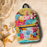 Zomer op de strand bedrukte rugzak<br><div class="desc">Uw voornaam op de voorkant van deze aangepaste rugzak met een patroon van kleurrijke paraplu's,  golven op een zandstrand en zonnebaders,  leuk om er een te creëer voor elk familielid of cadeau te geven. OVEREENKOMENDE objecten in onze winkel.</div>
