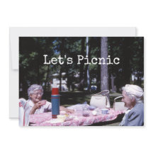 Zomer picknick oude dames uitgedost voor de lunch