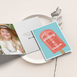 Zomer Popsiers Birthday Party Bedankkaart<br><div class="desc">Deze schattige gevouwen dankbetuigingen zijn ontworpen om aan te sluiten bij de uitnodigingen van de verjaardagsfeestjes van onze kinderen, en hebben een felrood populier aan de voorkant, met de woorden "dank u dat u met mij koelt!" en een handtekening in witte retro-letters. Personaliseer de binnenkant met een foto van de...</div>