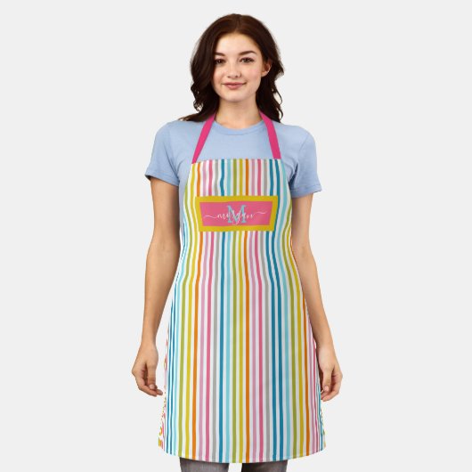 Zomer Rainbow Stripes Monogram Script Schort (Gedragen)