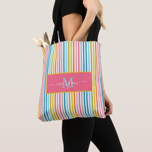 Zomer Rainbow Stripes Monogram Script Tote Bag (Dichtbij)