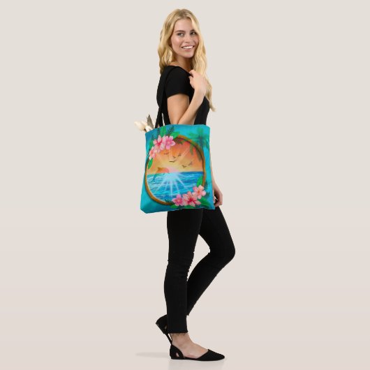 Zomer Strand Oceaanvogels vliegen in de lucht en w Tote Bag (Op model)