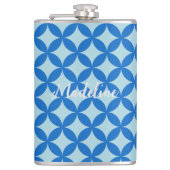 Zomer tegel met azuurblauwe cirkels op baby blauw heupfles (Voorkant)