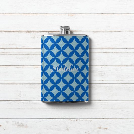 Zomer tegel met azuurblauwe cirkels op baby blauw heupfles