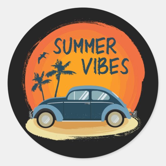 Zomer vibe met retro auto op het strand ronde sticker (Voorkant)