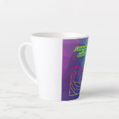 Zomer vibes jongen surfen. latte mok (Linkerhoek)