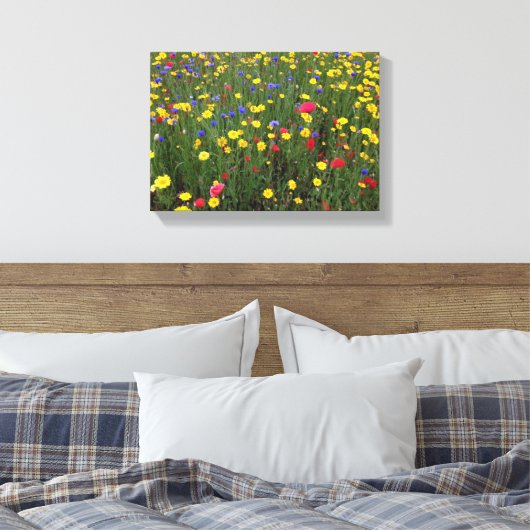 Zomer Wildbloemen van Loch Ness Canvas Afdruk (Insitu (Slaapkamer))
