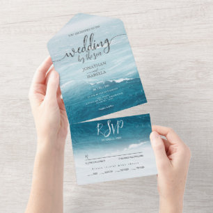 Zomerbruiloft door de blauw golvende zee ombre oce all in one uitnodiging